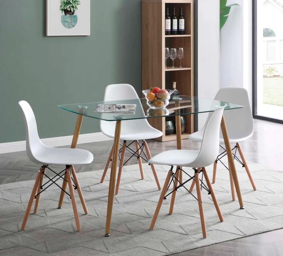 Mesa de comedor de cristal y cuatro sillas estilo nórdico