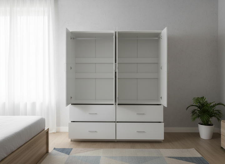 Un armario blanco abierto en un dormitorio minimalista con cuatro cajones, sobre un suelo de madera clara. A la derecha hay una planta en una maceta, y unas cortinas transparentes dejan pasar una luz suave.