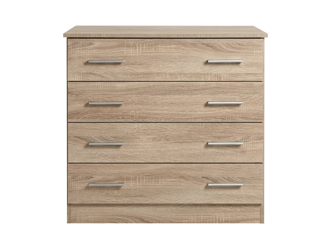 Cómoda de madera clara con cuatro cajones y tiradores plateados, fotografiada sobre un fondo blanco.