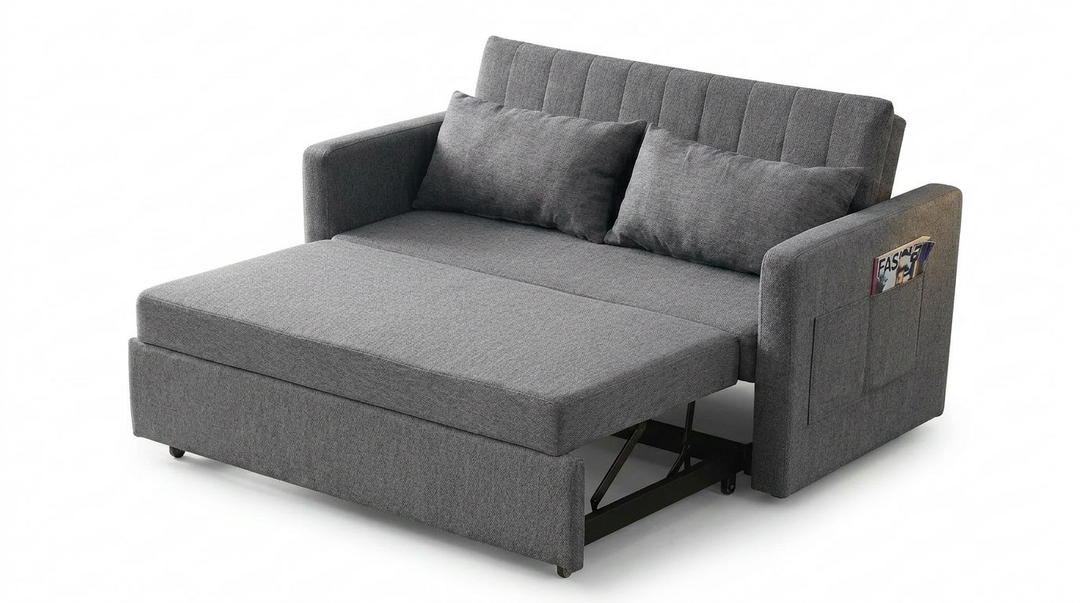 Sofá cama gris de diseño moderno, que se despliega para convertirse en cama. Cuenta con dos cojines grises y un bolsillo lateral para revistas.