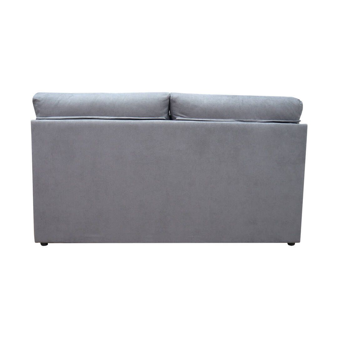 Vista trasera de un sofá moderno de color gris, de diseño bajo y rectangular, con dos cojines en el respaldo, sobre un fondo blanco, que transmite sencillez y elegancia.