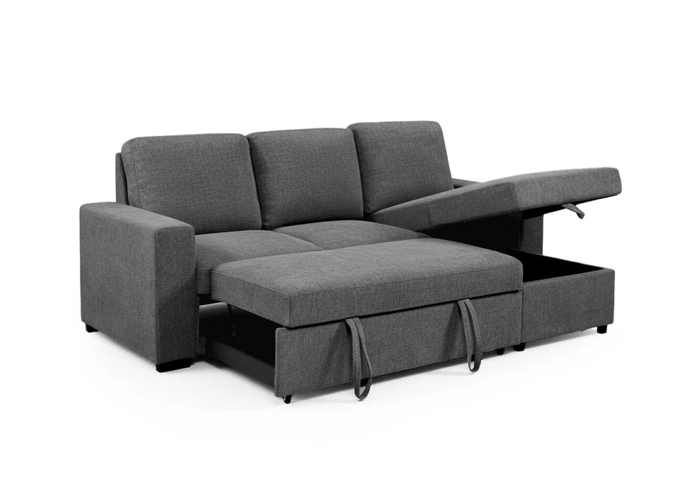 Sofá modular en forma de L de color gris con una chaise longue abatible con espacio de almacenamiento y una sección extensible para dormir, lo que le confiere un diseño funcional, moderno y versátil.