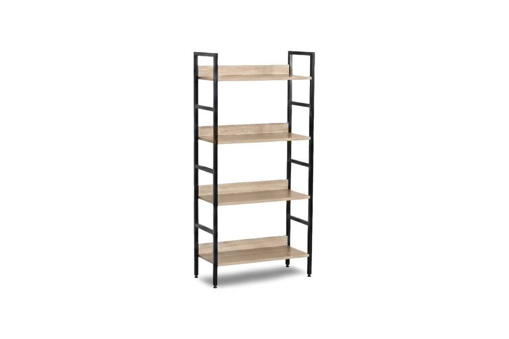 Estantería alta con cinco estantes de madera clara y estructura de metal negro, situada sobre un fondo blanco liso. Diseño sencillo y moderno.