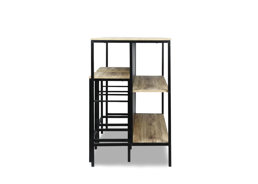 Mostrador de cocina moderno con estantes de madera superpuestos y estructura de metal negro. El diseño es minimalista y destaca por su funcionalidad y estilo.